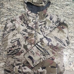 XXL Womens Under Armor Camo Jacket